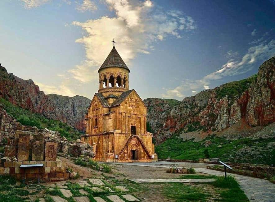3 Day Private Tour with an Exclusive Visit to Gyumri - Day 1: Khor Virap, Areni wine, Birds Cave, and Noravank canyon monasteries