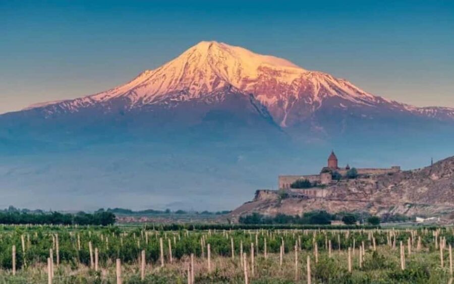 Enjoy 4 Day Private Tour in Armenia From Yerevan - Day 1: Khor Virap, Birds’ Cave shoes, and Noravank in one strong arc