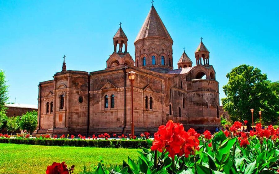 From Yerevan: Echmiadzin cathedral and Zvartnots temple - St. Gayane Church: a short stop that still earns its place