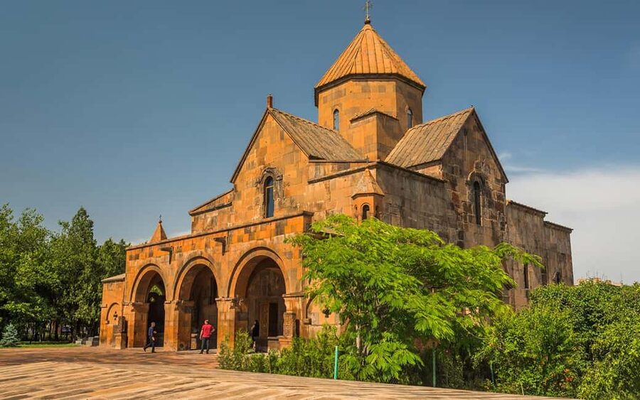From Yerevan: Echmiadzin cathedral and Zvartnots temple - The Echmiadzin Mother Cathedral stop: the meaning of the site is built into it