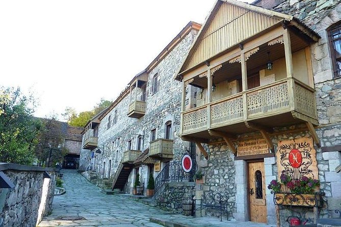 Group Tour: Dilijan, Lake Parz, Makaravank Monastery, winery - Meeting point and how the day usually runs