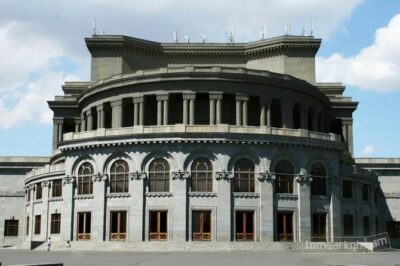 Sightseeing and walking tour in Yerevan