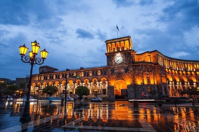 Group Tour: Sightseeing and walking tour in Yerevan - Northern Avenue: a modern link between squares