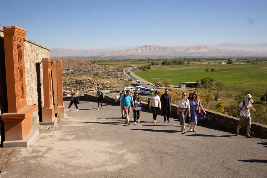 Khor Virap, Noravank and Birds' Cave Trip with Wine Tasting - Should you book this Khor Virap, Noravank and Birds’ Cave with wine tasting trip?
