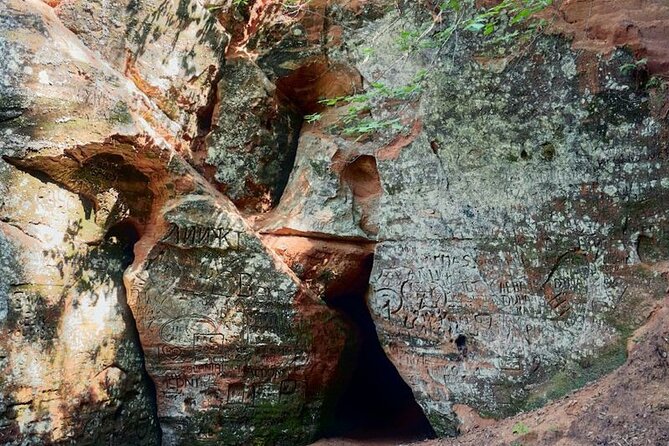 Khor Virap, Noravank & Birds' Cave Day Trip with Wine Tasting - Stop 2: Noravank Monastery in Gnishik Canyon and Its Rare Christian Artwork