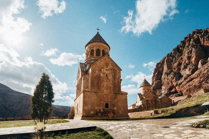 Khor Virap, Noravank & Birds' Cave Day Trip with Wine Tasting - Stop 1: Khor Virap, the Deep Dungeon, and the Closest Ararat Angle