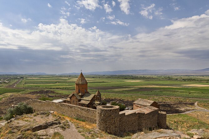 Khor Virap, Noravank Private Tour with Optional Wine Tasting - Noravank Monastery: two levels, high cliffs, and volcanic color
