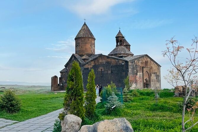 Mount Aragats,Amberd Fortress,Alphabet Monument, Saghmosavank - How this 6 to 7 hour route stays fun instead of exhausting