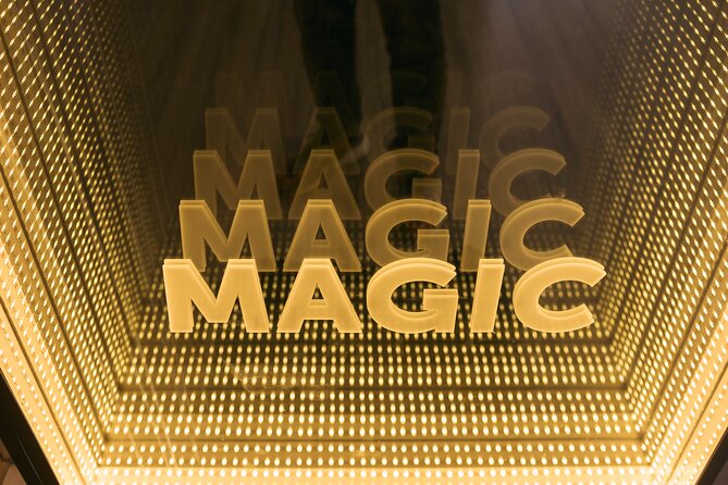 Museum of Illusions Tour - How the guide turns confusion into a quick science lesson