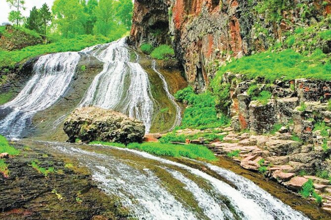 Private tour Jermuk, waterfall, Tatev Monastery and TaTev Ropeway - Time, transport, and small-group comfort in an 11-hour schedule