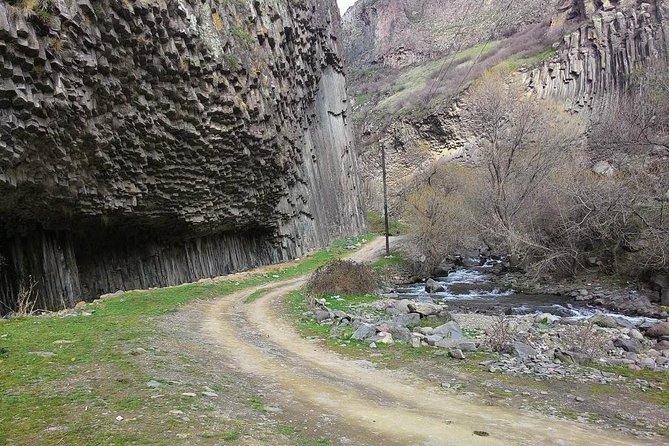 Private tour to Garni Pagan Temple, Geghard Cave Monastery & Symphony of Stones - Garni Temple: the Hellenic temple above the gorge