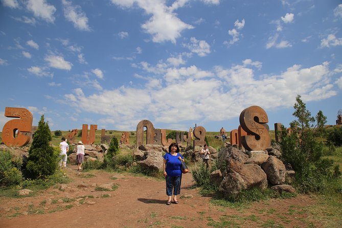 Private tour to Oshakan, Karmravor, Hovhanavank, Saghmosavank monasteries - Saghmosavank monastery by the Kasakh canyon edge