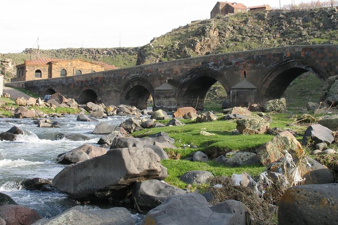 Private tour to Oshakan, Karmravor, Hovhanavank, Saghmosavank monasteries - Price and logistics: what you’re really paying for