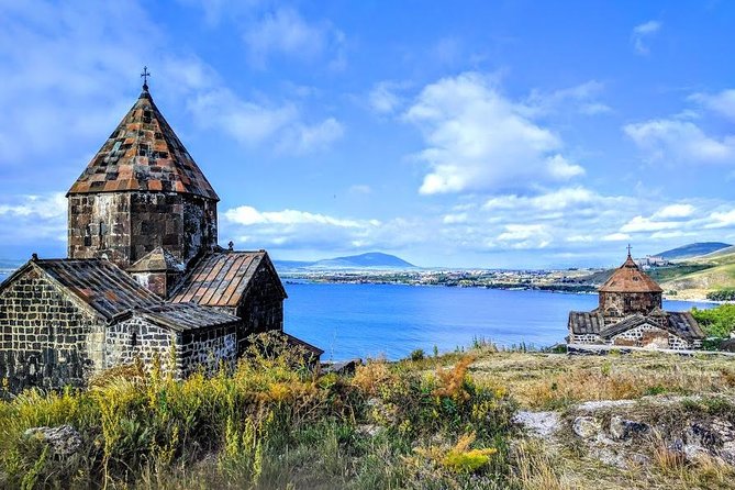 Private Transfer & Tour from Tbilisi to Yerevan or Yerevan to Tbilisi - The comfort setup: A/C SUV, onboard WiFi, and English speaking guiding