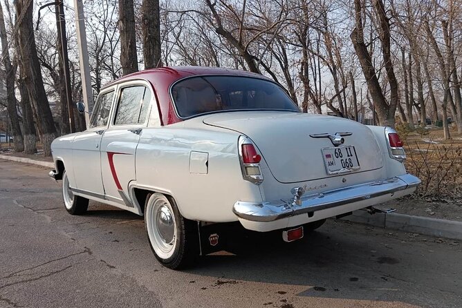 Retro KGB Tour: A Volga 21 Adventure in Yerevan's Soviet Past with photography - Stop-by-Stop: Victory Park, Mother Armenia, and Soviet Power Visually